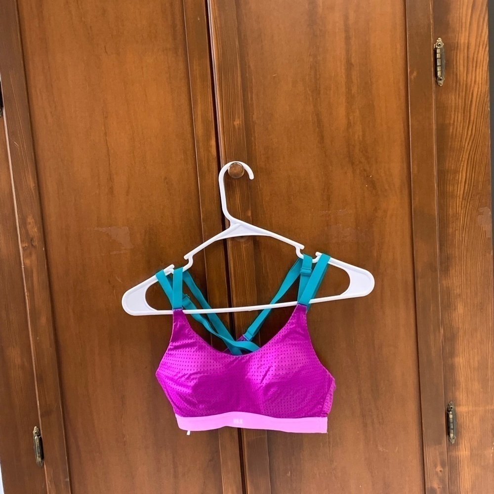 Victoria’s Secret sport VSX sports bra 32B adjustable straps